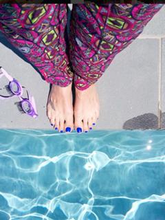 Kristen Taekman feet photo thumbnail