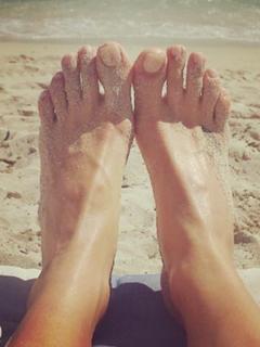 Kristen Taekman feet photo thumbnail