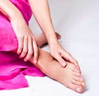 Kristen Taekman feet photo thumbnail