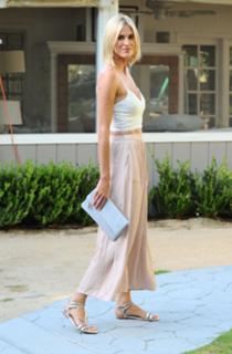 Kristen Taekman feet photo thumbnail