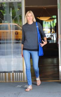 Kristen Taekman feet photo thumbnail