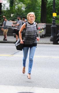 Kristen Taekman feet photo thumbnail