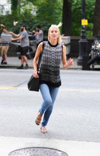 Kristen Taekman feet photo thumbnail