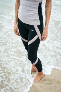 Kristen Taekman feet photo thumbnail