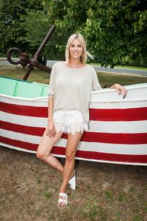 Kristen Taekman feet photo thumbnail