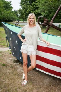 Kristen Taekman feet photo thumbnail