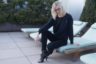 Kristen Taekman feet photo thumbnail