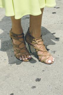 Kristen Taekman feet photo thumbnail