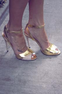 Kristen Taekman feet photo thumbnail