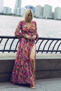 Kristen Taekman feet photo thumbnail