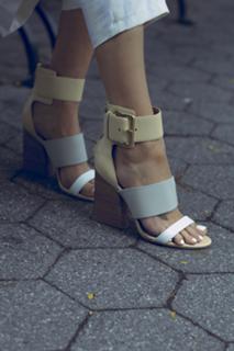 Kristen Taekman feet photo thumbnail