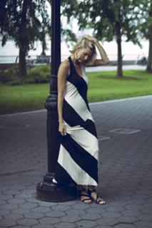 Kristen Taekman feet photo thumbnail