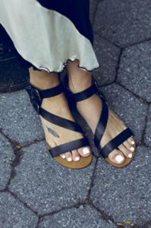 Kristen Taekman feet photo thumbnail