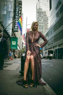 Kristen Taekman feet photo thumbnail