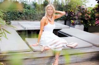 Kristen Taekman feet photo thumbnail