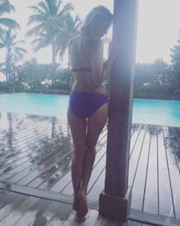 Kristen Taekman feet photo thumbnail