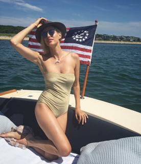 Kristen Taekman feet photo thumbnail