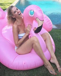 Kristen Taekman feet photo thumbnail