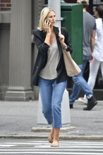 Kristen Taekman feet photo thumbnail