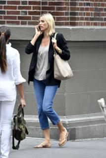 Kristen Taekman feet photo thumbnail