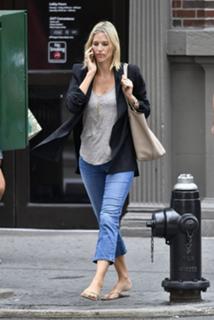 Kristen Taekman feet photo thumbnail