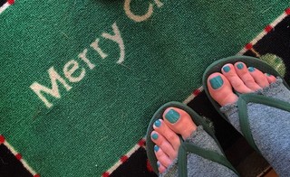 Kristen Taekman feet photo thumbnail