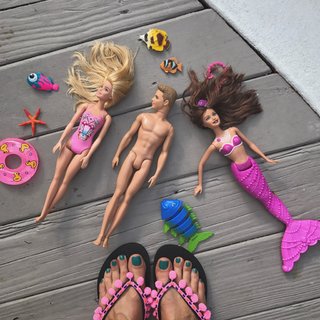 Kristen Taekman feet photo thumbnail