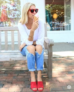 Kristen Taekman feet photo thumbnail