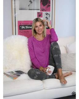 Kristen Taekman feet photo thumbnail