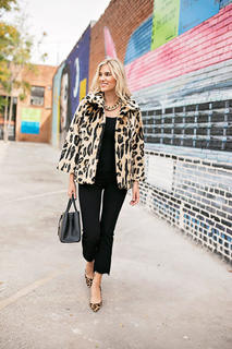 Kristen Taekman feet photo thumbnail