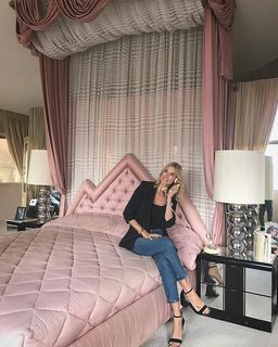 Kristen Taekman feet photo thumbnail