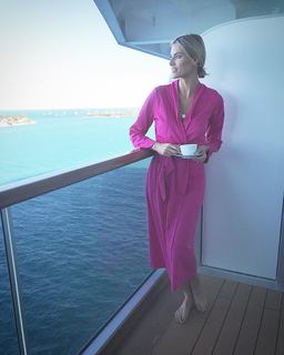 Kristen Taekman feet photo thumbnail