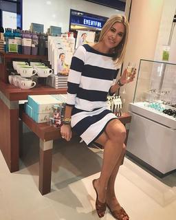 Kristen Taekman feet photo thumbnail