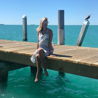 Kristen Taekman feet photo thumbnail