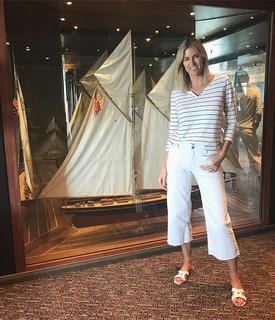 Kristen Taekman feet photo thumbnail