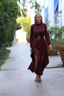 Kristen Taekman feet photo thumbnail