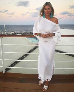 Kristen Taekman feet photo thumbnail