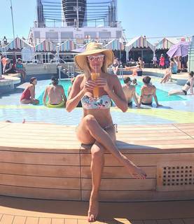 Kristen Taekman feet photo thumbnail