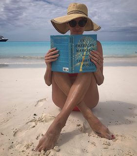 Kristen Taekman feet photo thumbnail