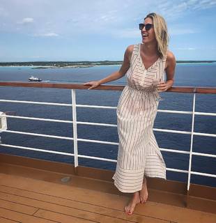 Kristen Taekman feet photo thumbnail