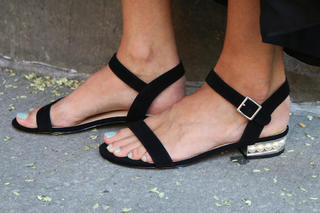 Kristen Taekman feet photo thumbnail