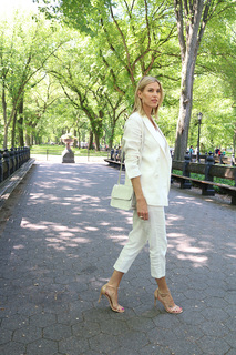 Kristen Taekman feet photo thumbnail