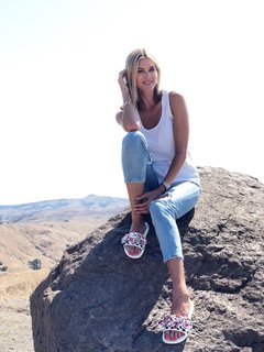 Kristen Taekman feet photo thumbnail