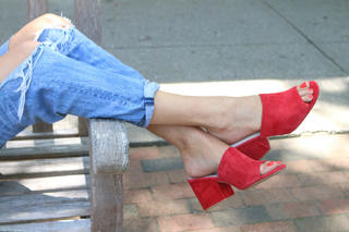 Kristen Taekman feet photo thumbnail