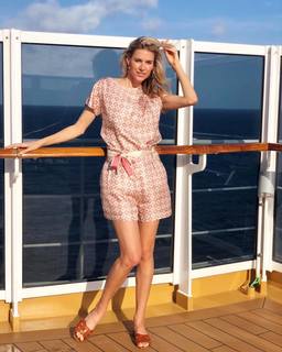 Kristen Taekman feet photo thumbnail