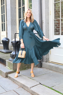 Kristen Taekman feet photo thumbnail