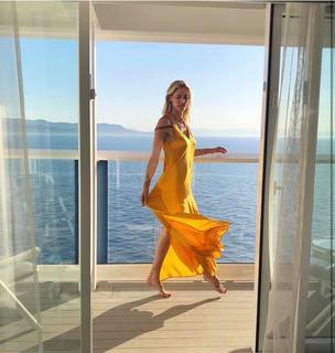Kristen Taekman feet photo thumbnail