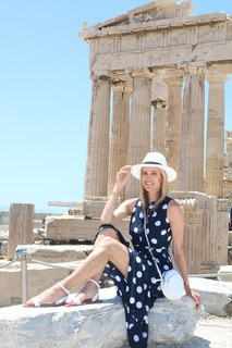 Kristen Taekman feet photo thumbnail