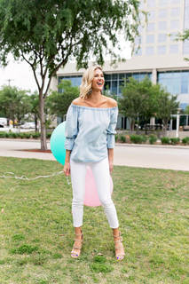 Kristen Taekman feet photo thumbnail