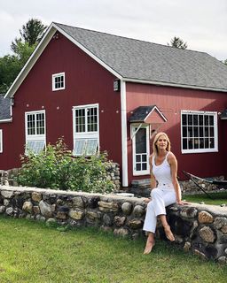 Kristen Taekman feet photo thumbnail